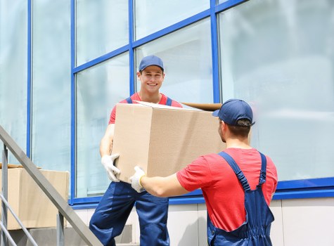Man and van moving service in Canary Wharf