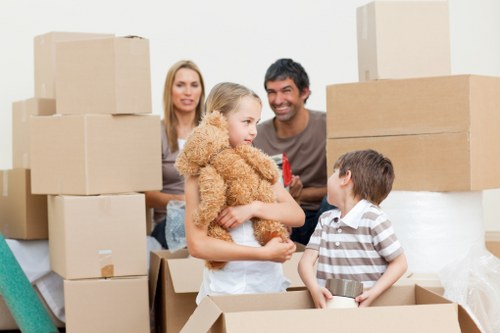 Local removals support for families and professionals in Canary Wharf